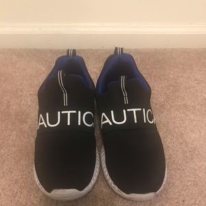 A Nautica kids shoe. No shoes laces (slip on).